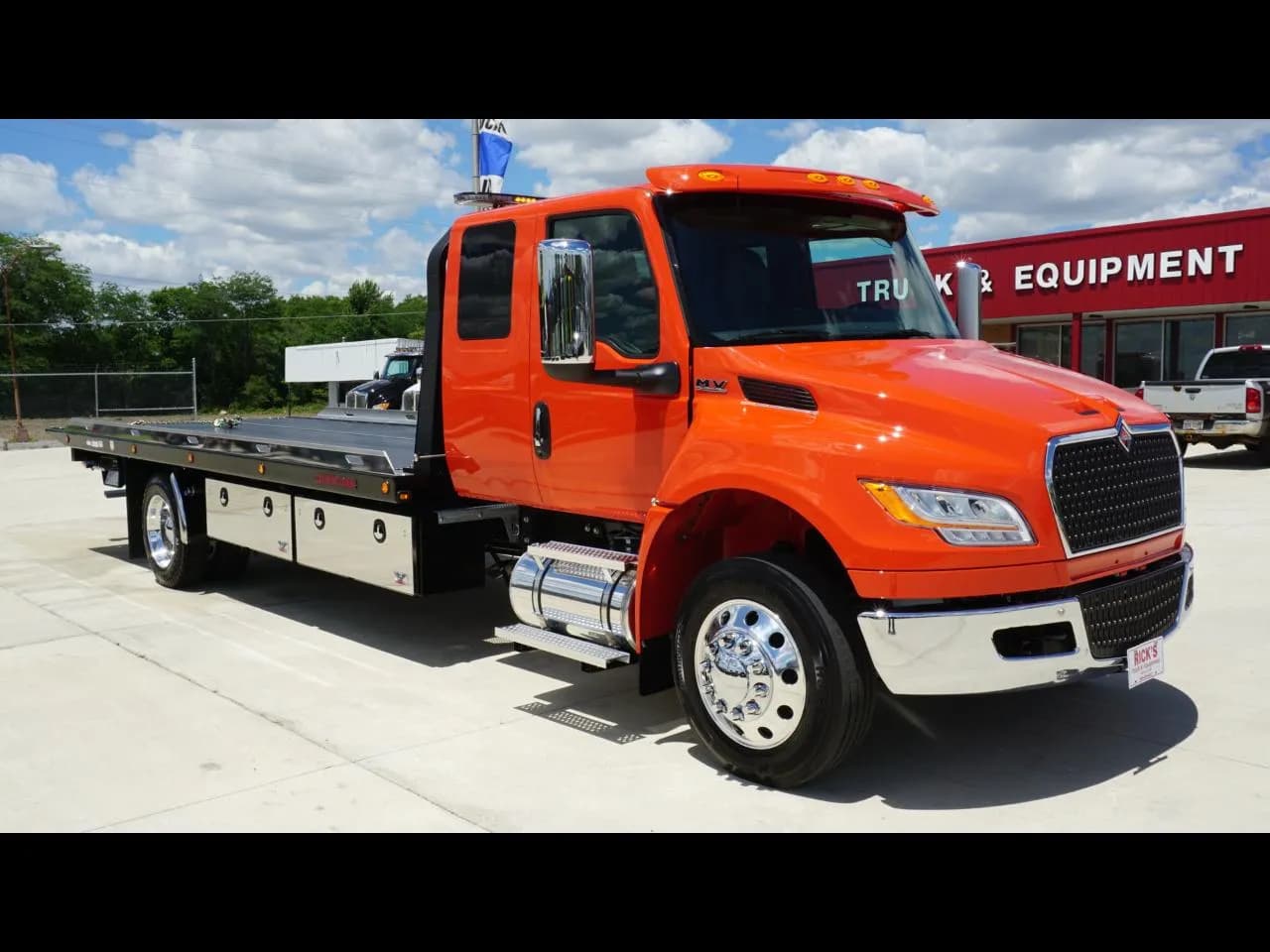 2027 International MV607 Ext Cab Jerrdan 22' XLP Steel - Tow