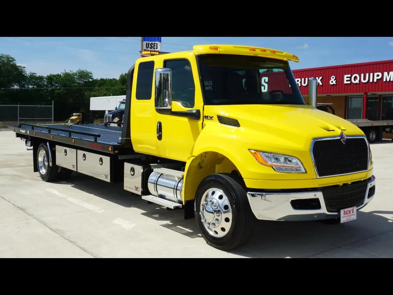 2027 International MV607 Ext Cab Jerrdan 22' XLP Steel - Tow