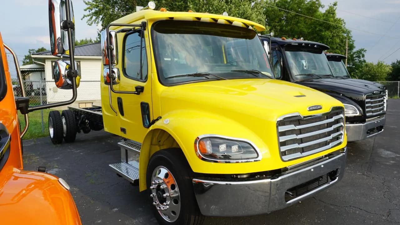 2027 Freightliner M2 106 - Tow