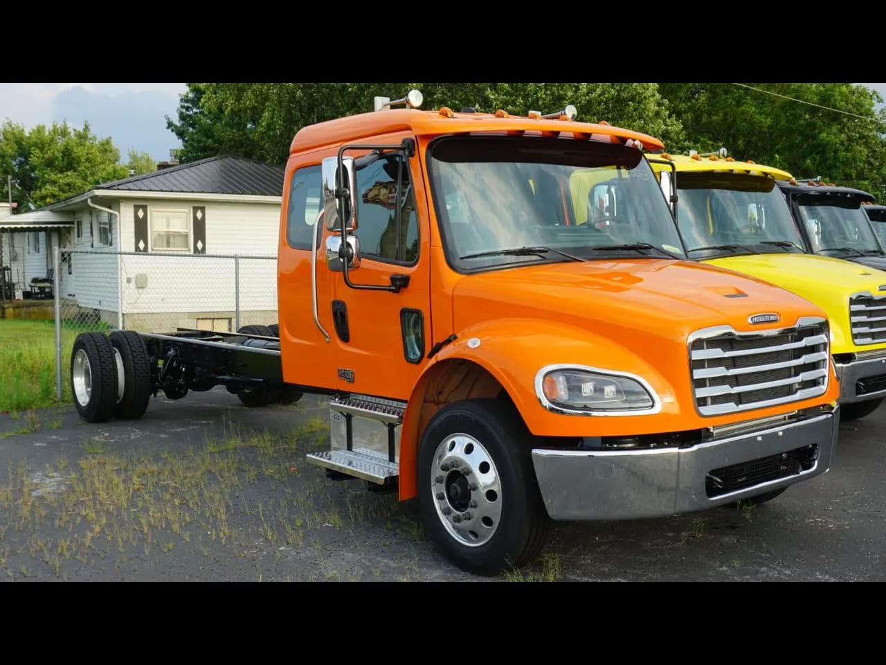 2027 Freightliner M2 106 - Tow