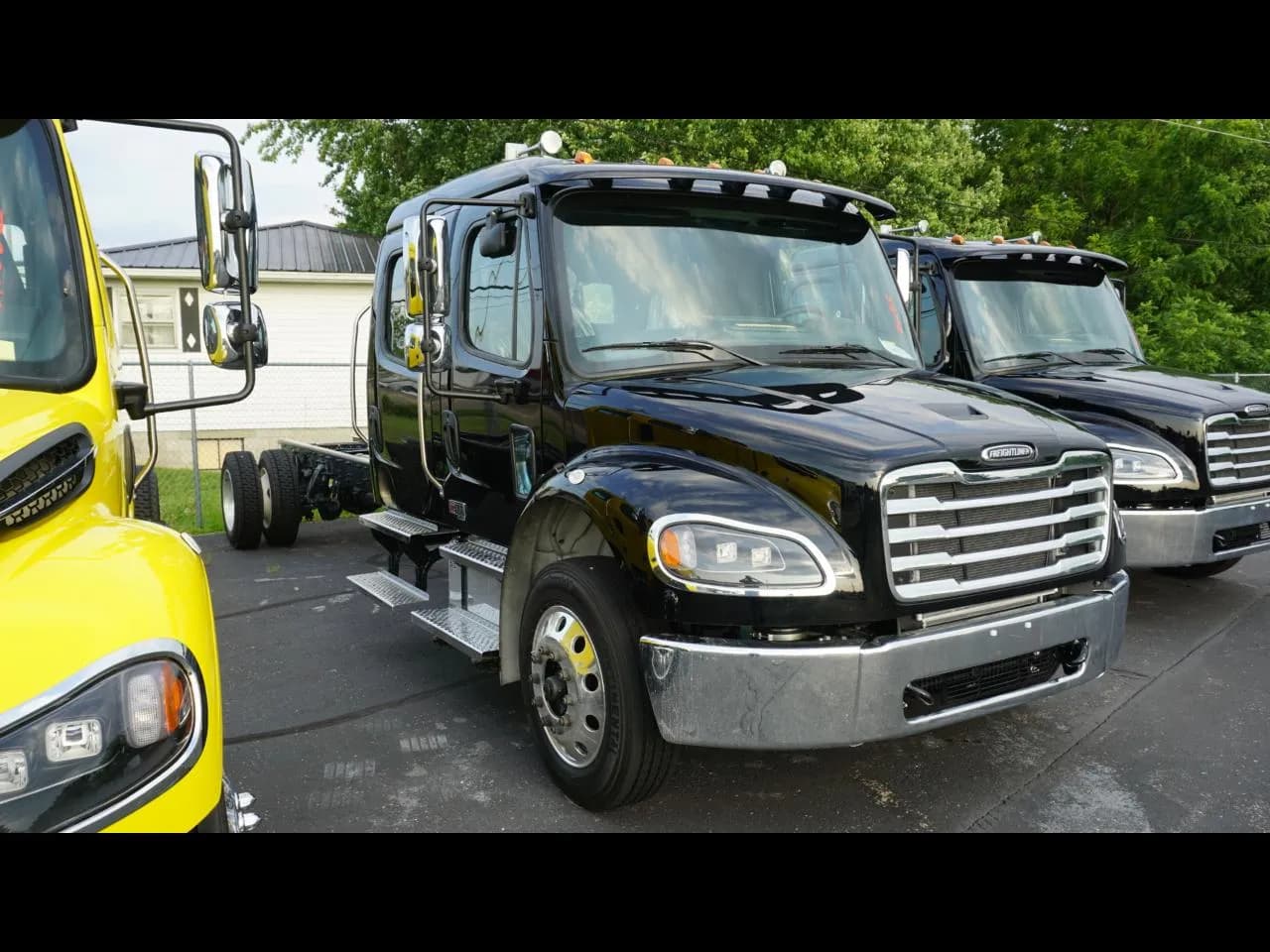 2027 Freightliner M2 106 - Tow