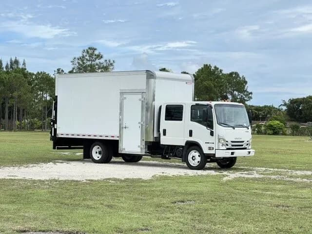 2027 Isuzu NRR Crew Cab GAS