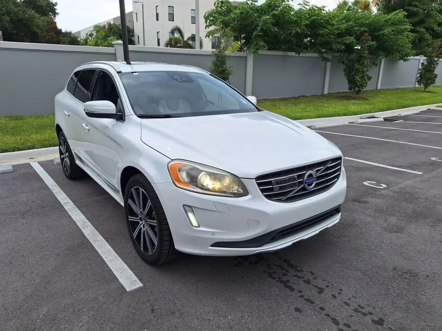 2015 VOLVO XC60