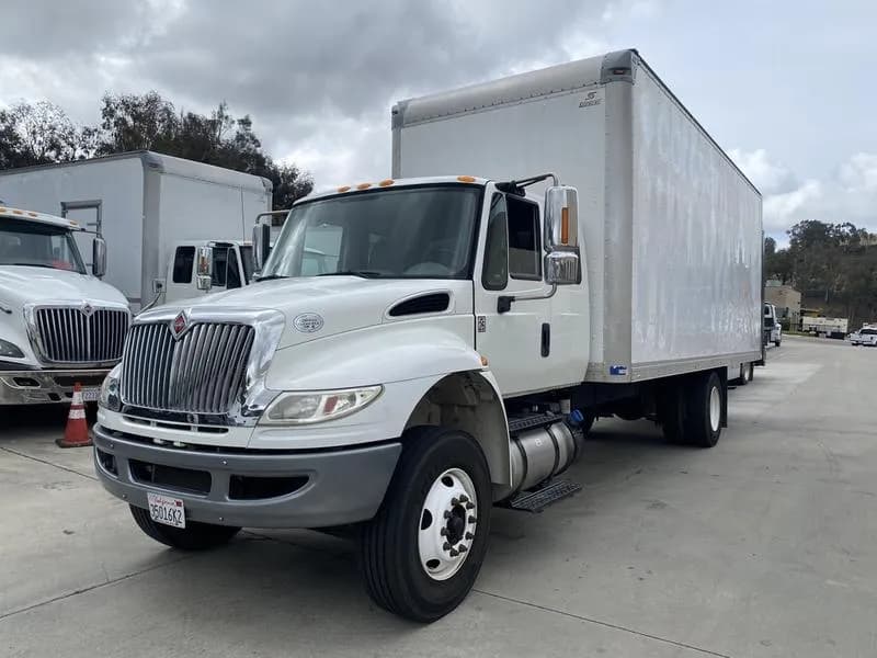 2018 International 4300 W/ 24'DRY VAN - Vans