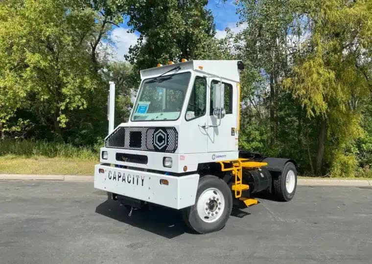 2025 Capacity TJ5000DR - Yard Spotter Trucks