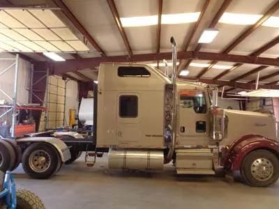 2003 Kenworth W900 - Sleeper