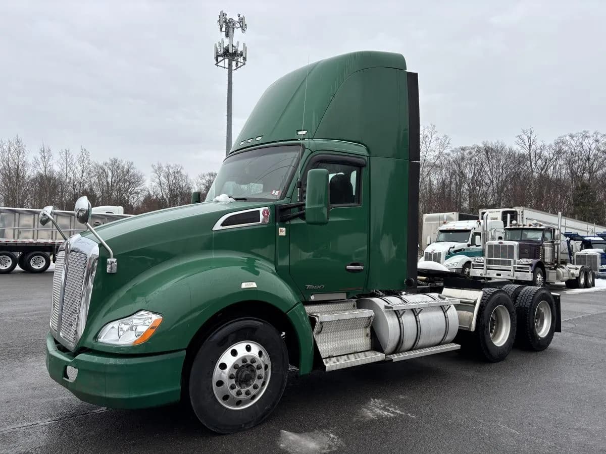 2015 T680 Daycab - Day Cab