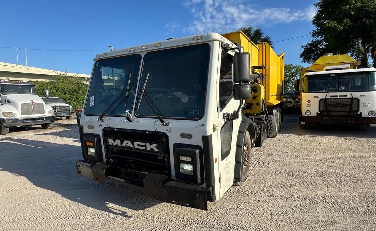 2018 Mack LR613 - Garbage