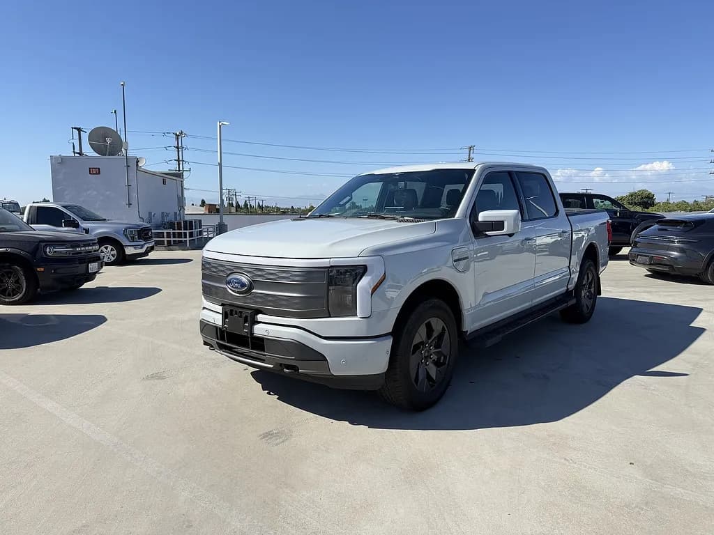 2023 Ford F-150 Lightning - Pickup