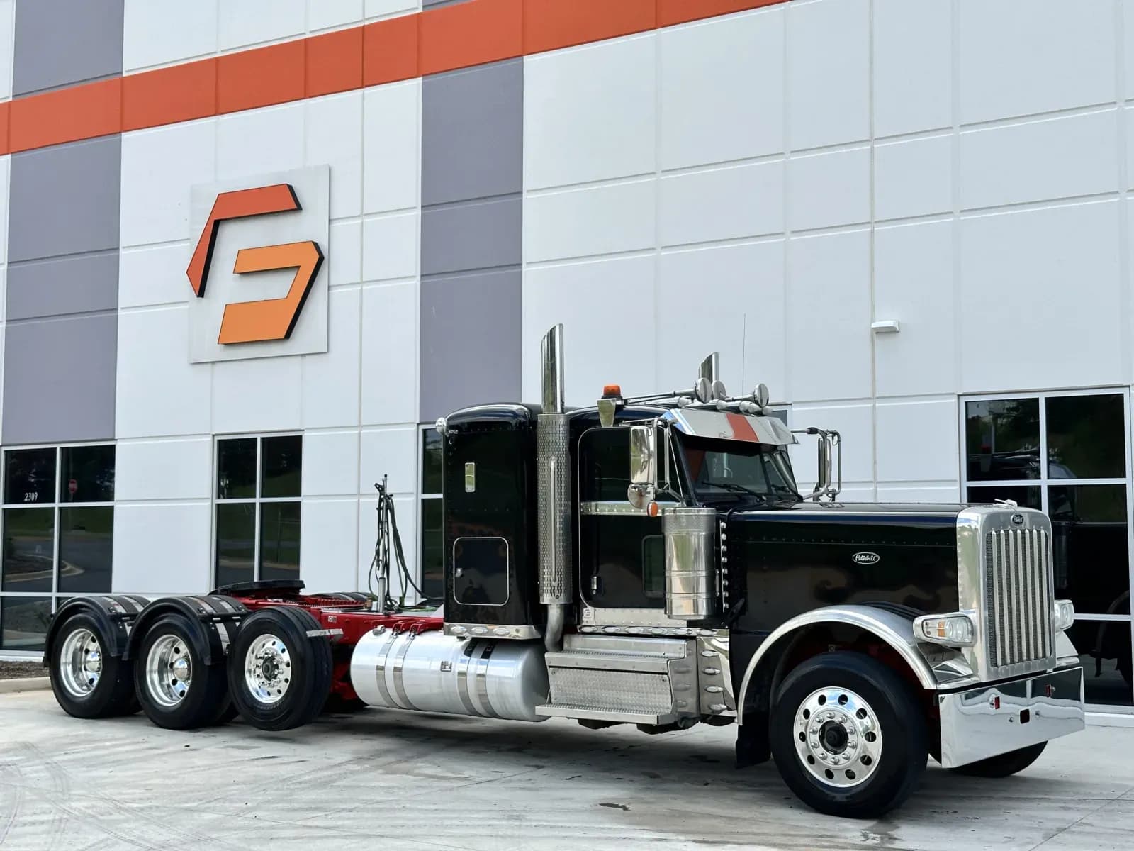 2020 Peterbilt 389 - Sleeper