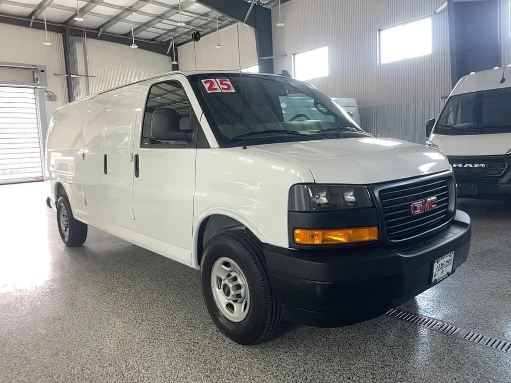 2025 GMC Savana 3500 - Vans