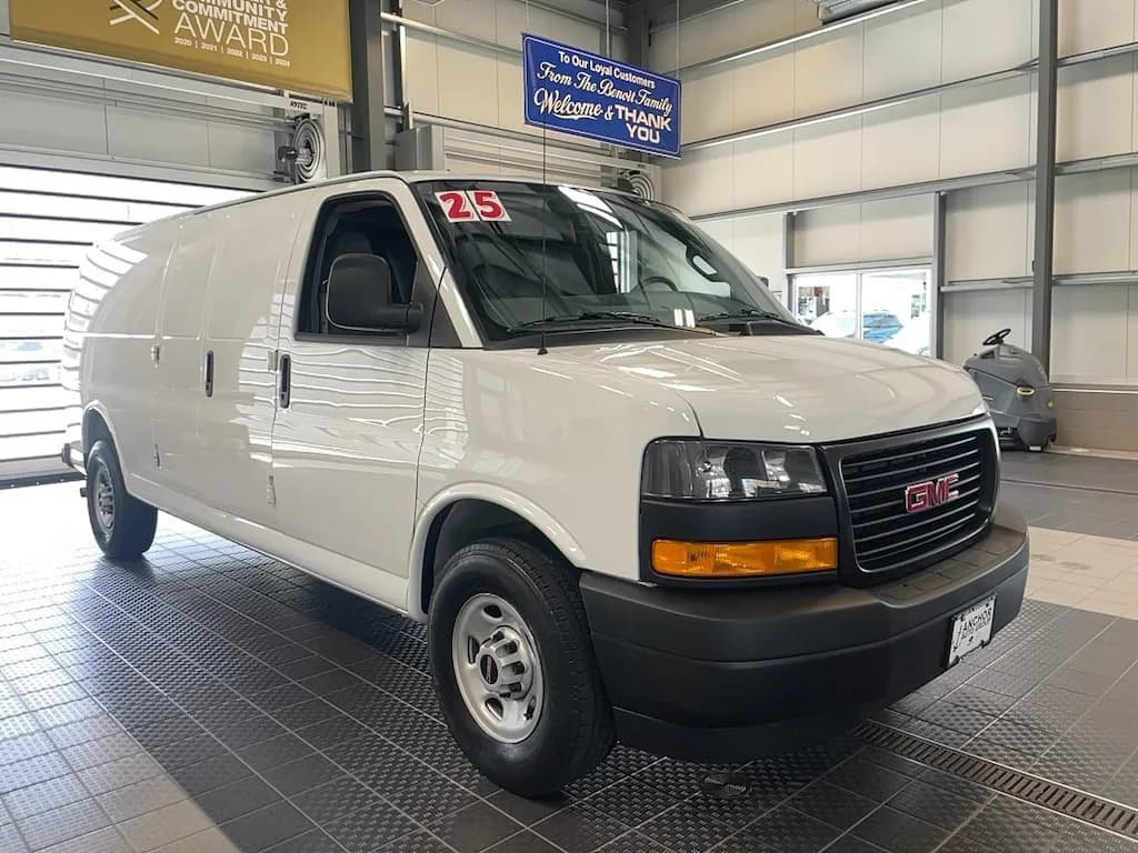 2025 GMC Savana 3500 - Vans