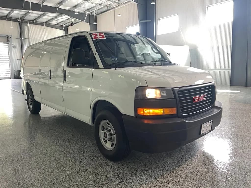 2025 GMC Savana 3500 - Vans