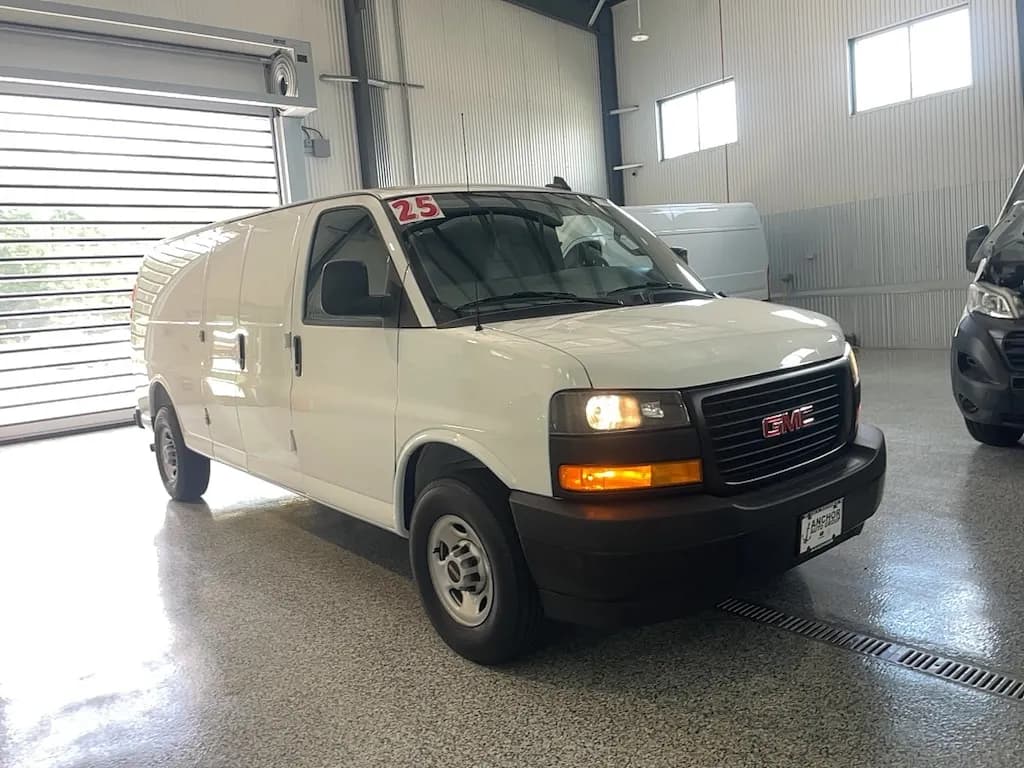 2025 GMC Savana 3500 - Vans