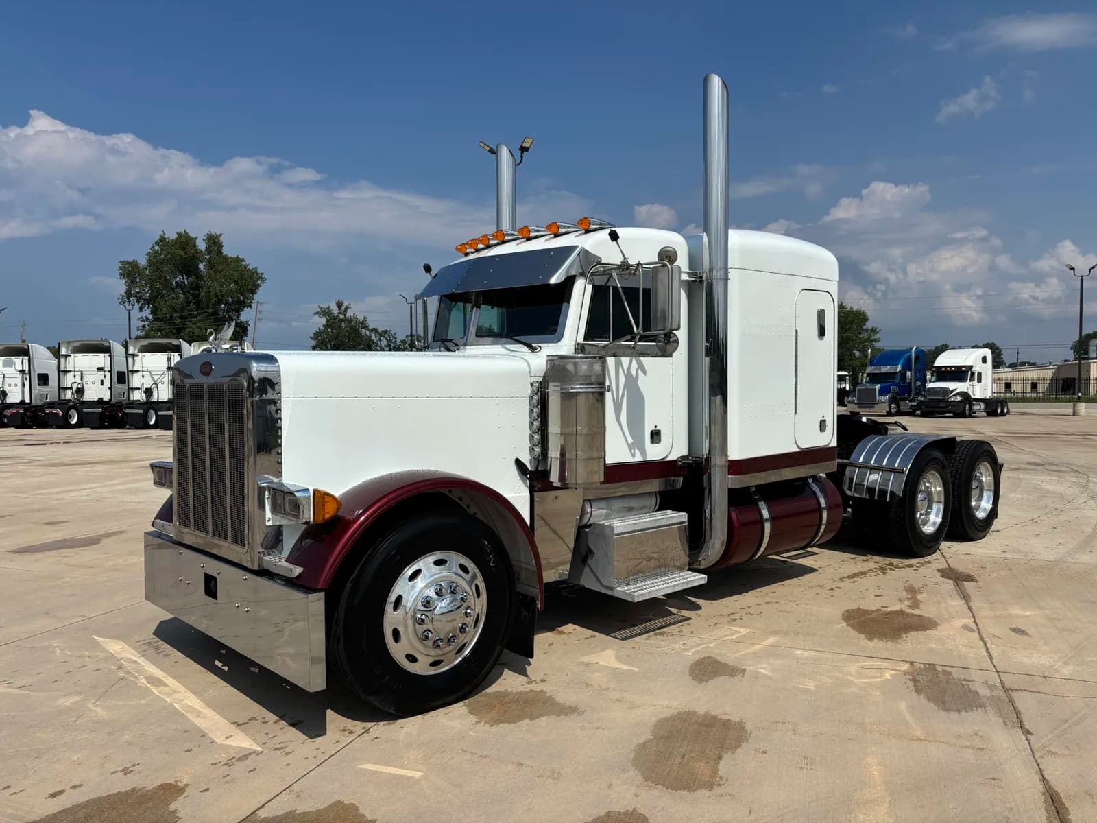 1999 Peterbilt 379EXHD - Sleeper