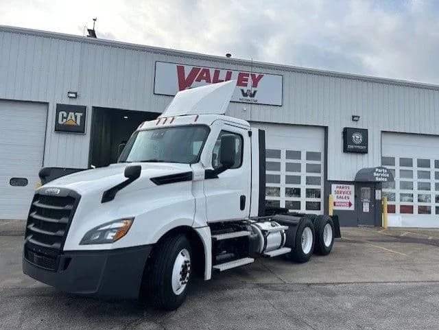 2020 Freightliner PT126DC 2020 - Day Cab