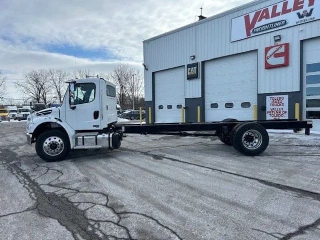 2025 Freightliner M2-106 2025 - Chassis
