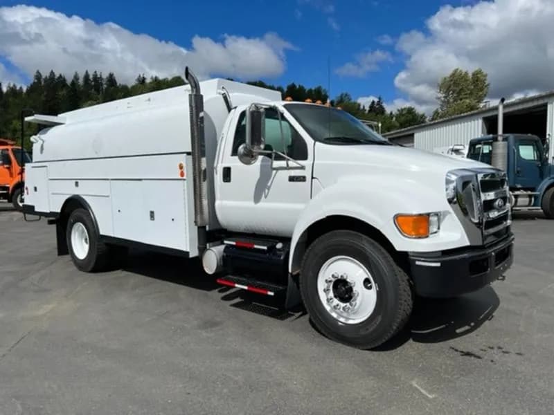 2007 Ford F750 - Bucket