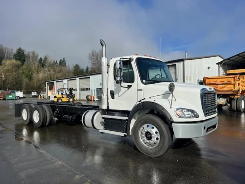 2015 Freightliner Business Class M2 - Bucket