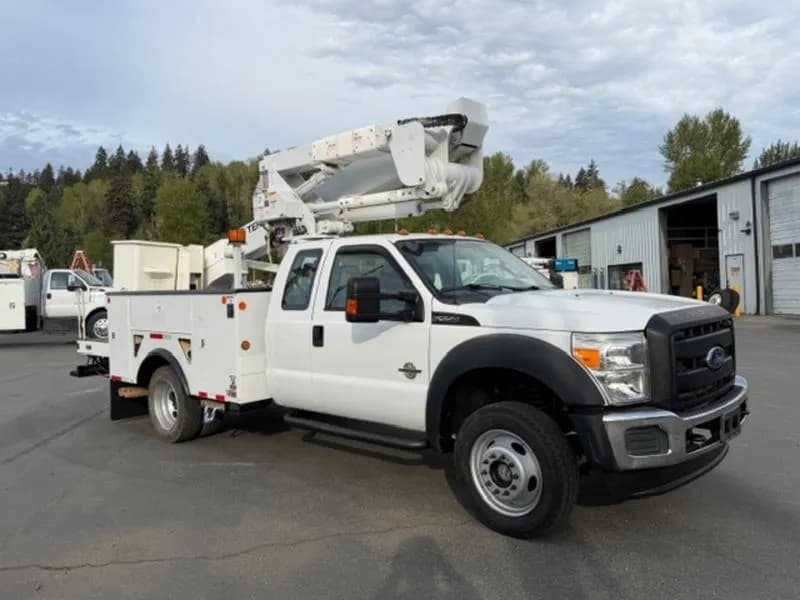 2011 Ford F550 - Bucket