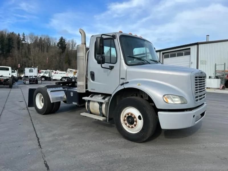 2010 Freightliner Business Class M2 - Bucket