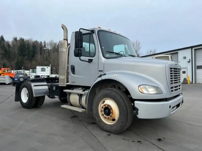 2010 Freightliner Business Class M2 - Bucket