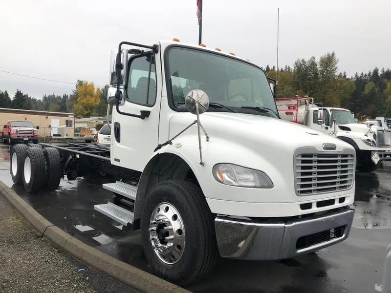2009 Freightliner Business Class M2 - Bucket