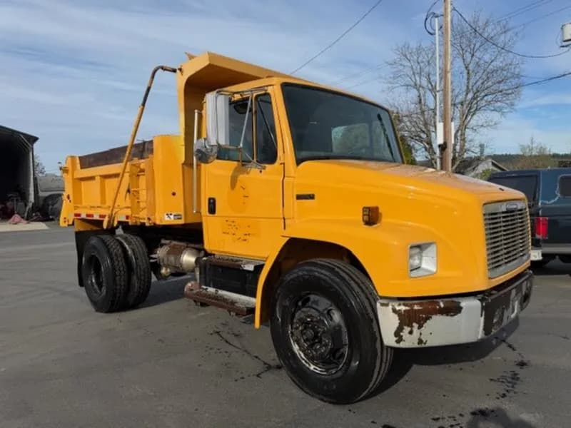 2004 Freightliner FL70 - Bucket
