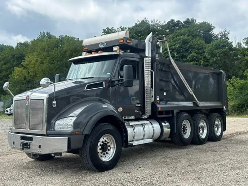 2023 Kenworth T880