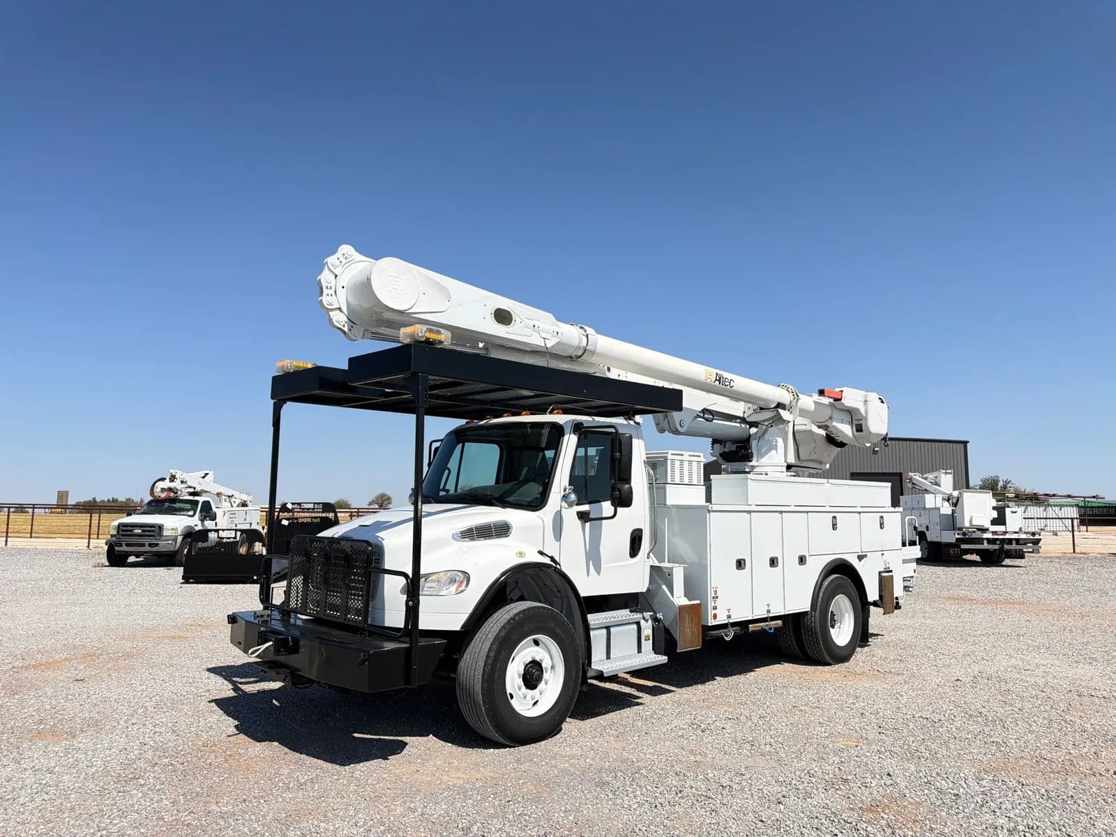2018 Freightliner M2 106 - Bucket