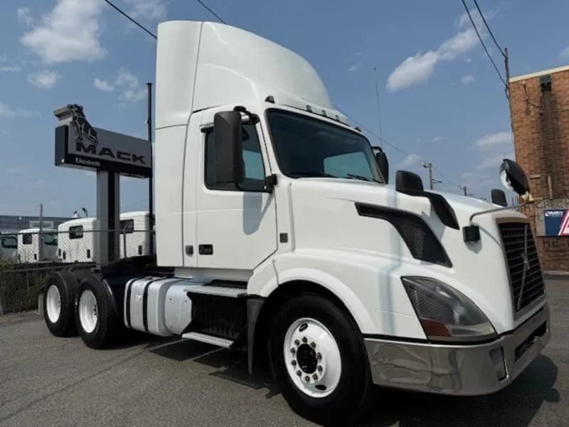 2017 Volvo VNL64T300
