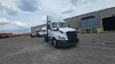 2020 Freightliner Cascadia - Day Cab