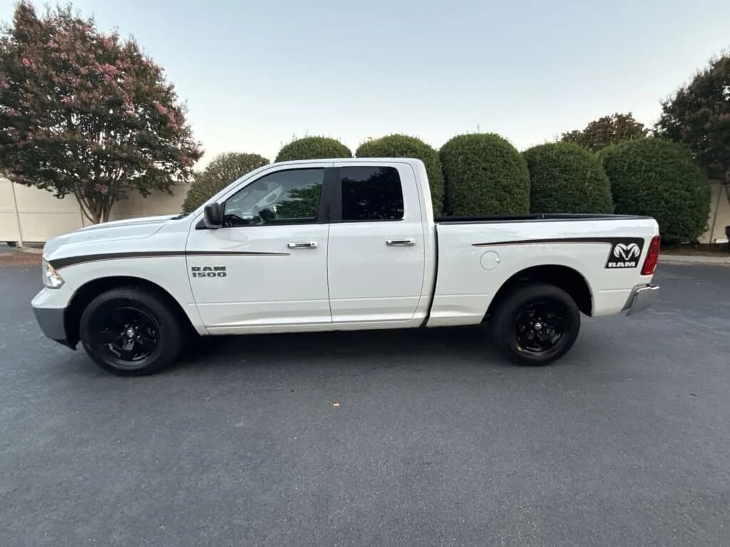 2016 Ram 1500 SLT - Pickup