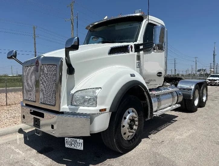 2021 KENWORTH T880