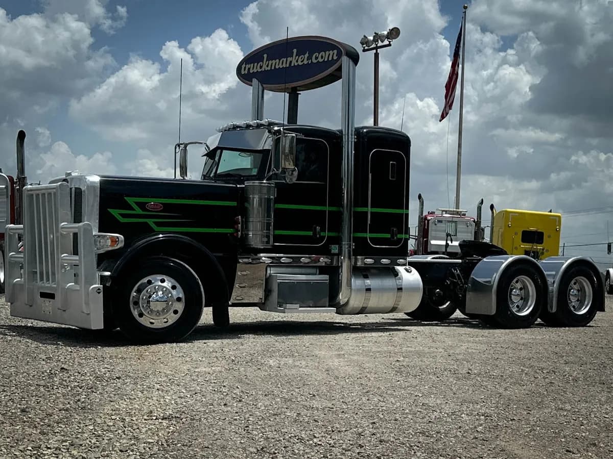 2019 Peterbilt 389 - Glider Kit Trucks