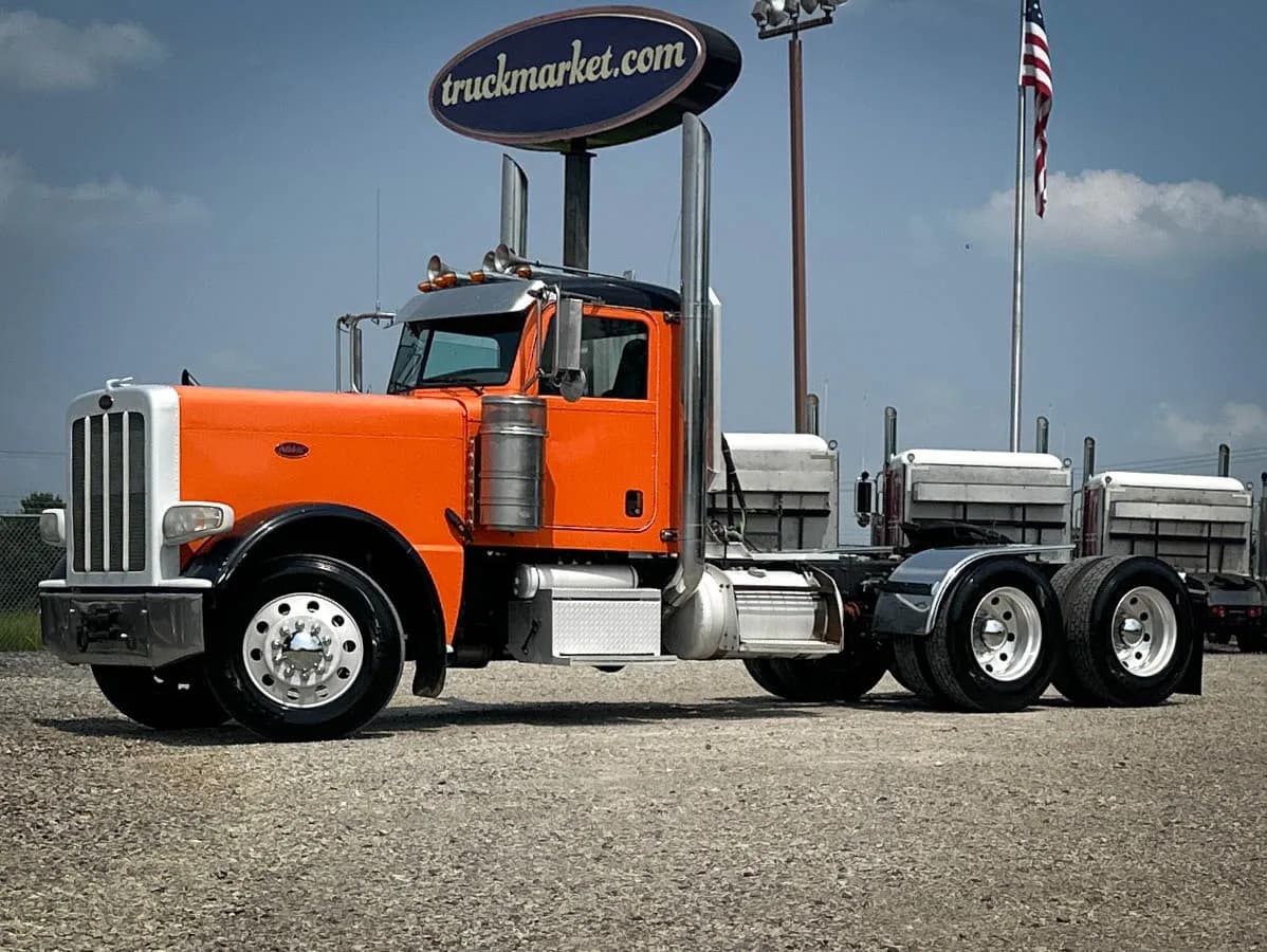 2013 Peterbilt 389 - Glider Kit Trucks