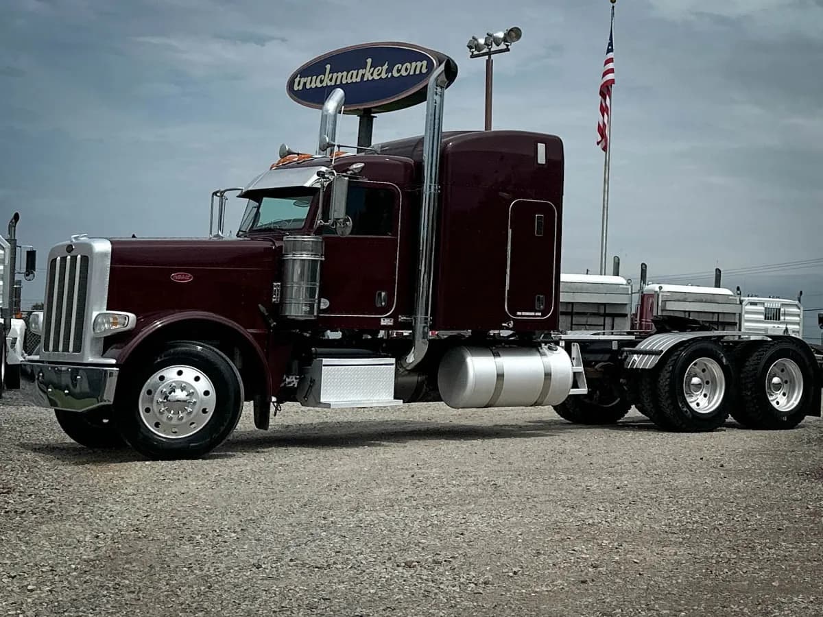 2018 Cat 389 - Sleeper