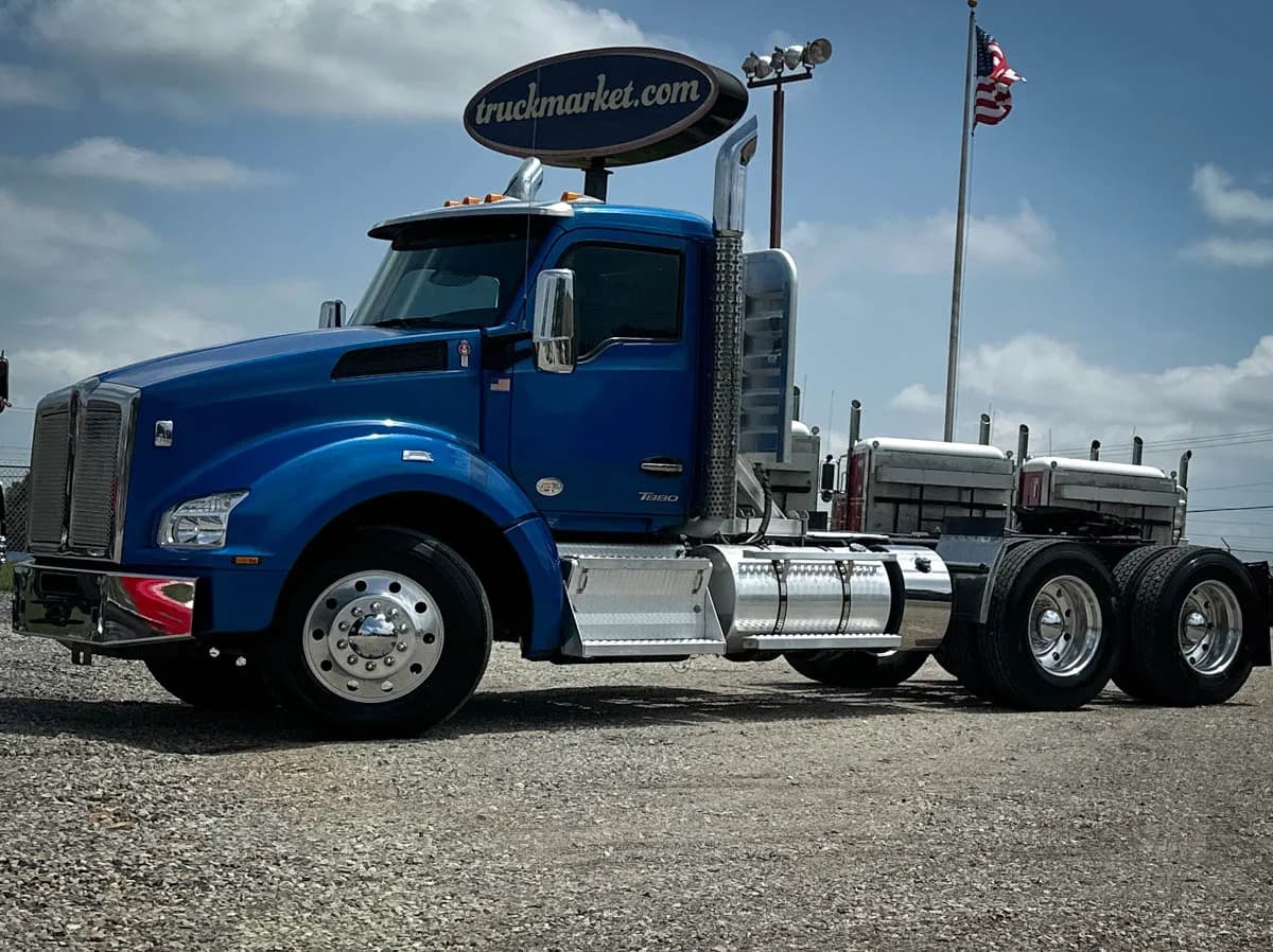 2024 Kenworth T880 - Day Cab