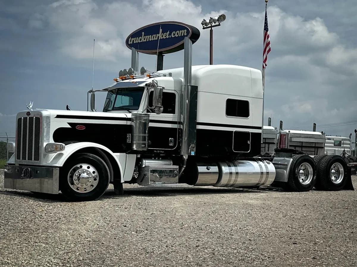2018 Cat 389 - Sleeper