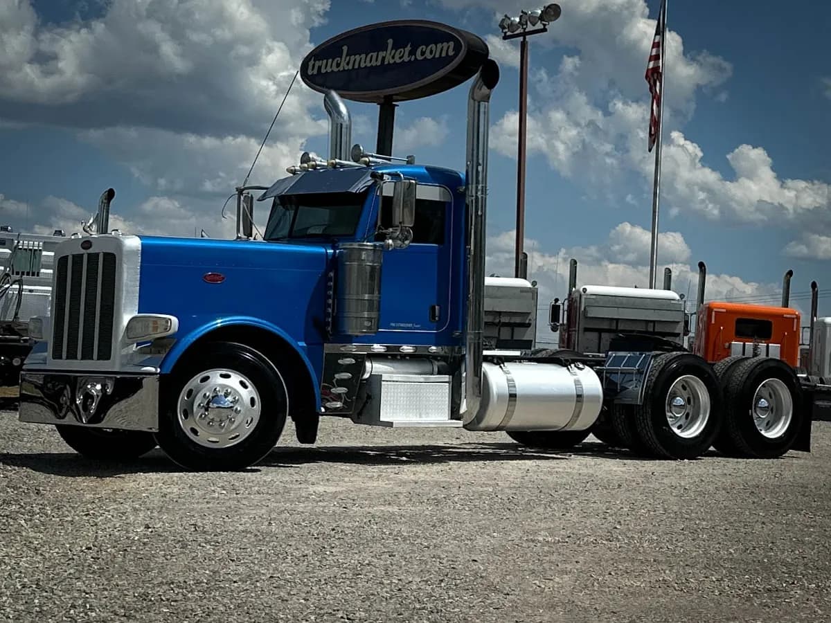 2017 Peterbilt 389 - Glider Kit Trucks