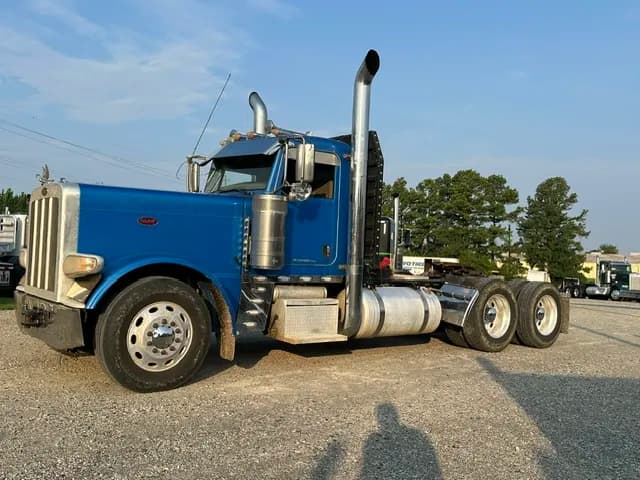2017 Peterbilt 389 - Glider Kit Trucks