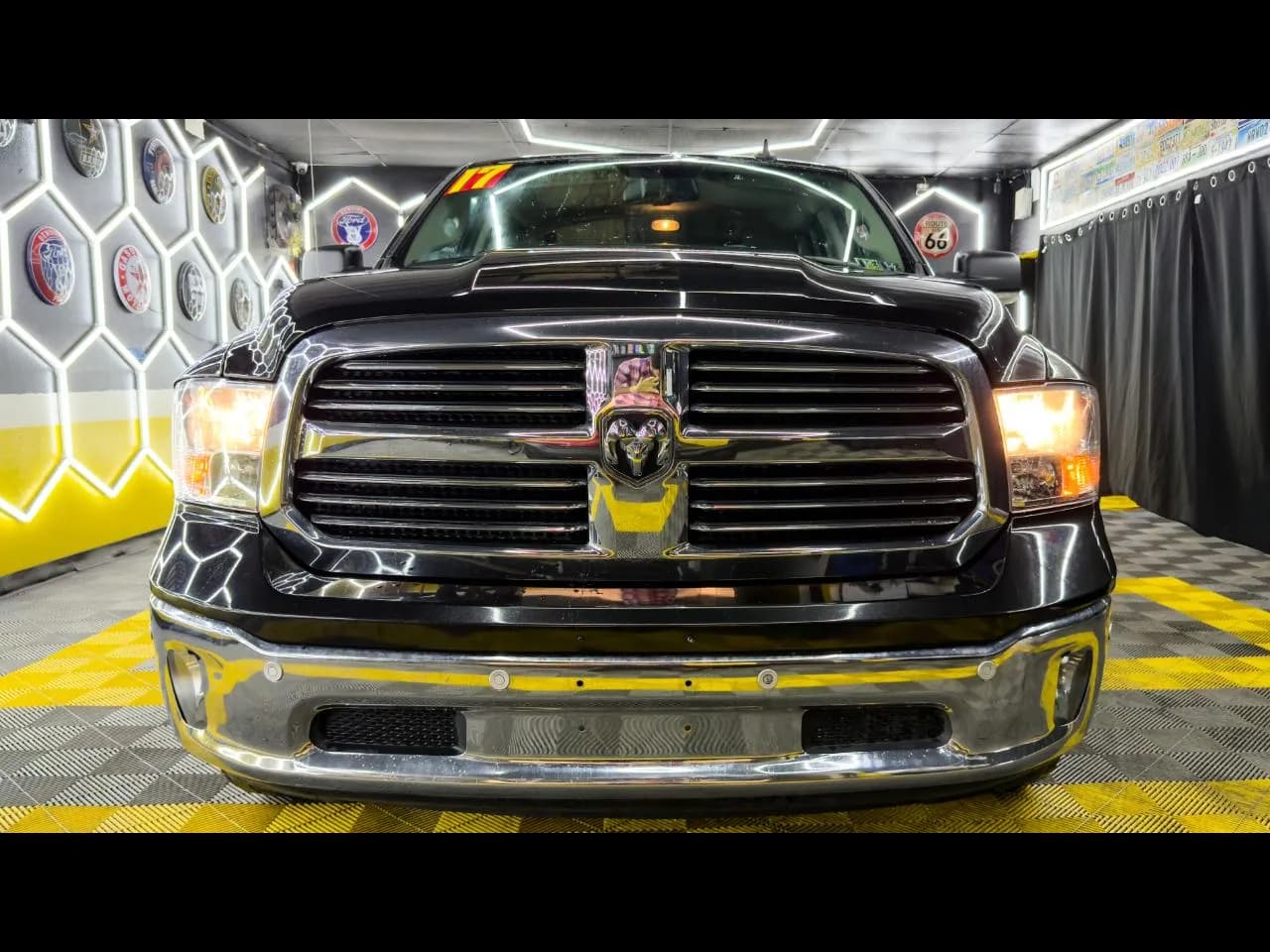 2017 Ram 1500 BIG - Pickup