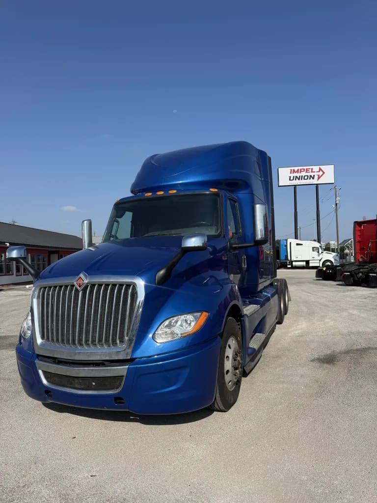 2021 International LT625 U-13174 - Sleeper