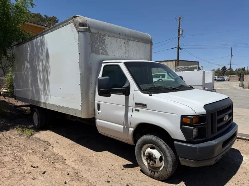 2015 Ford E350 Super Duty Cutaway - Box