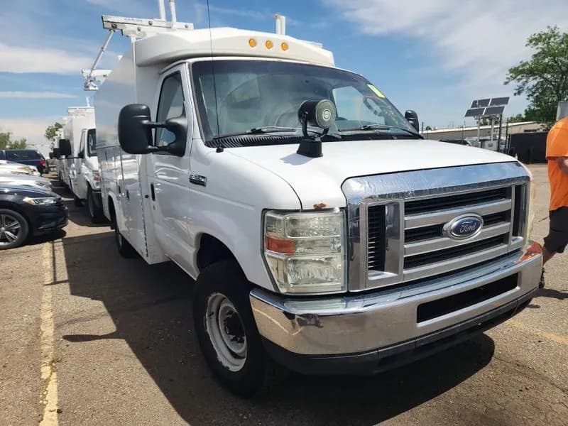 2008 Ford E350 Super Duty Cutaway - Box