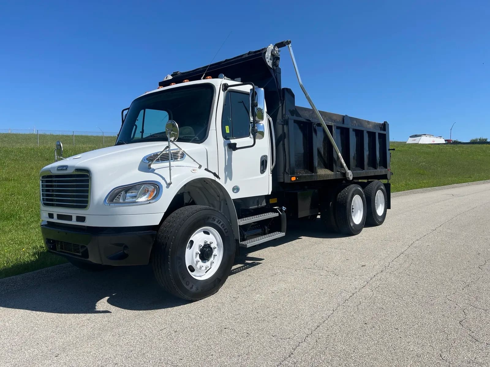 2015 FREIGHTLINER M2