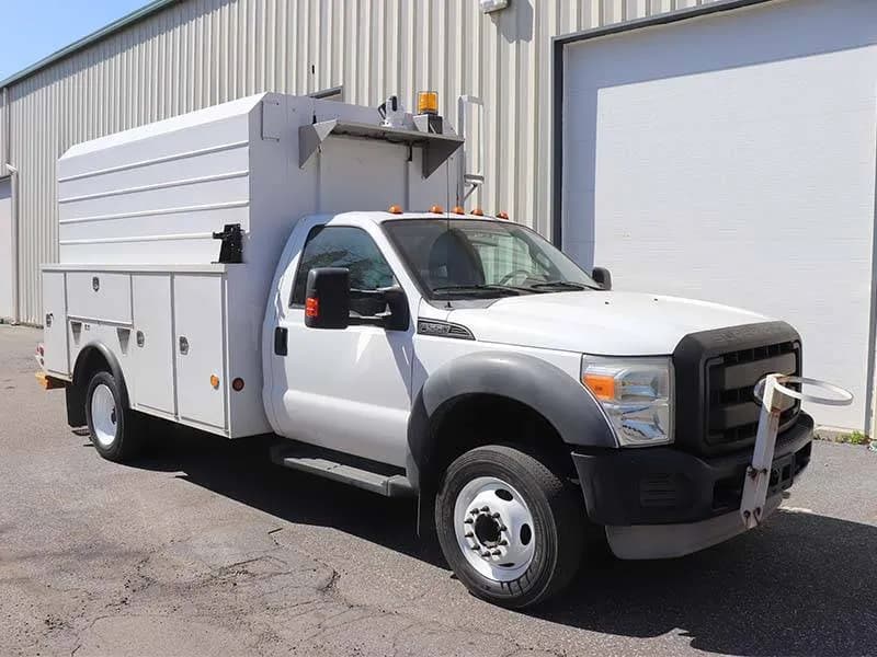 2011 Ford F-550 Canopy - Service