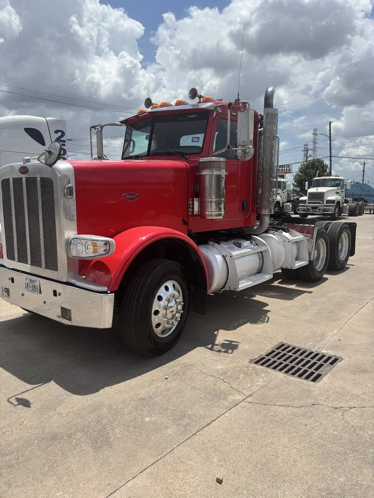 2014 Peterbilt 388 Daycab - Day Cab