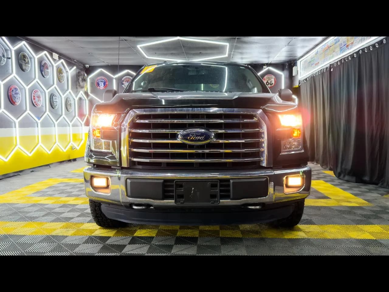 2015 Ford F-150 XLT - Pickup