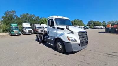 2019 Freightliner Cascadia - Day Cab